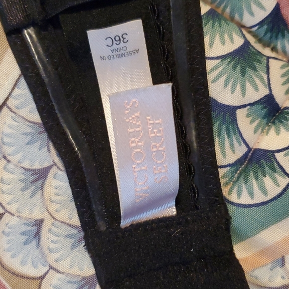 VICTORIAS SECRET BLACK STRAPLESS BRA 36C - Picture 5 of 10